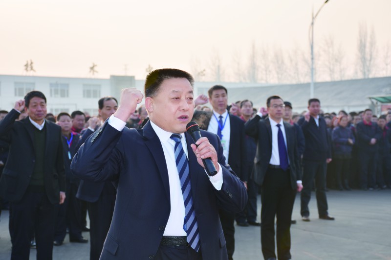 董事長帶領(lǐng)全體中層以上領(lǐng)導(dǎo)干部就領(lǐng)導(dǎo)干部“正己善為”工作作風宣誓
