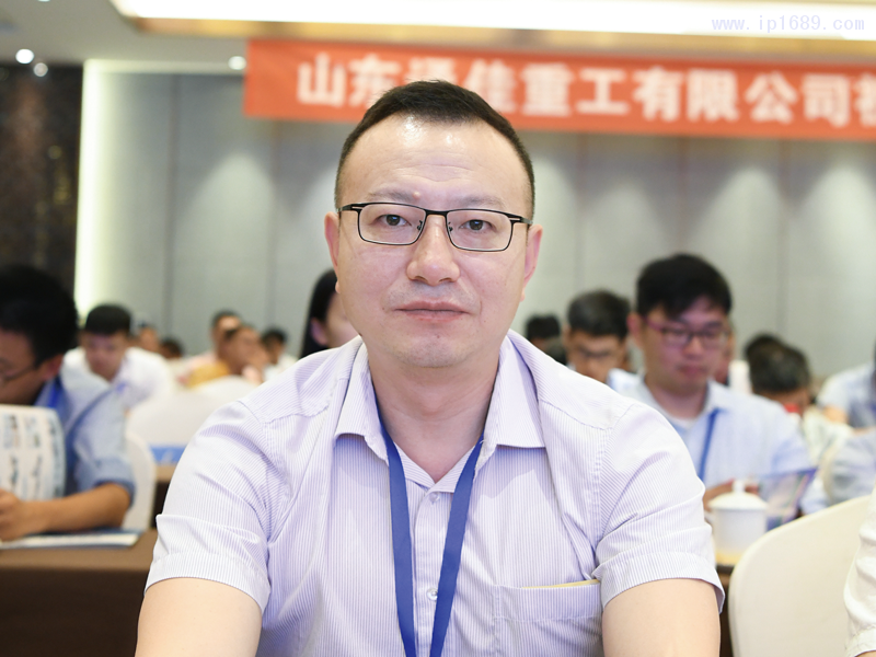 香港雅琪塑膠機(jī)器制造有限公司國(guó)內(nèi)銷(xiāo)售總監(jiān)柳兵