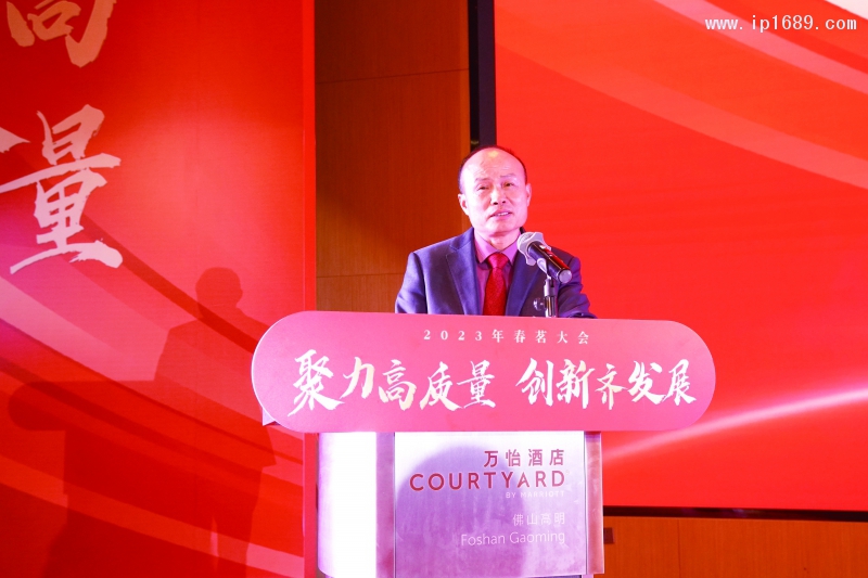 廣東冠盛新材料股份有限公司董事長、佛山市塑料制品行業(yè)協(xié)會第一屆會長劉錦柱
