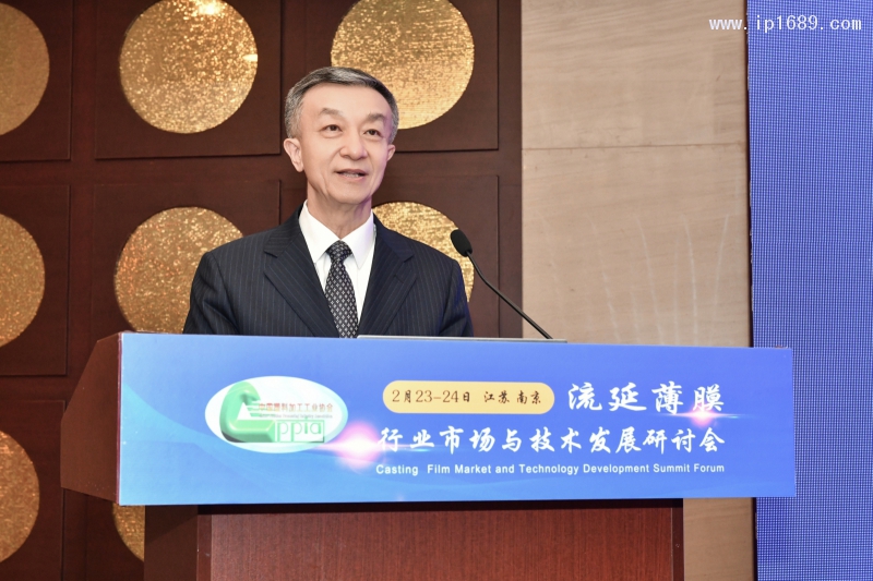中國輕工業(yè)聯(lián)合會兼職副會長、中國塑料加工工業(yè)協(xié)會理事長朱文瑋