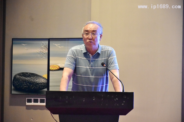 山西省住房和城鄉(xiāng)建設(shè)廳原副廳長(zhǎng)、省塑料行業(yè)協(xié)會(huì)名譽(yù)顧問(wèn)頊連斌講話