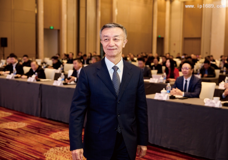 中國塑料加工工業(yè)協(xié)會(huì)榮譽(yù)理事長朱文瑋